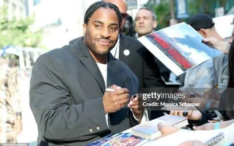 Denzel Washington's son Malcolm signing autographs at the premiere of The Piano Lesson. (Credit: Monica Schipper / Getty)