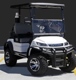 Electric golf cart with lifted suspension and two seats for golf courses or leisure.