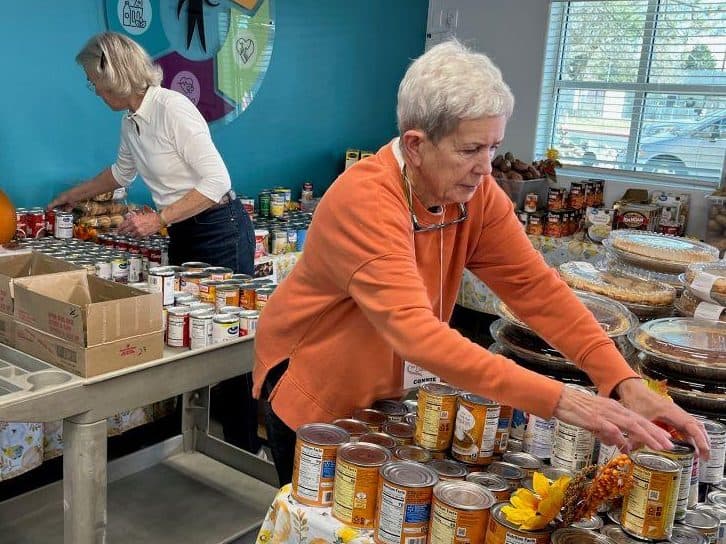 Tri-Lakes Cares Holiday Food Volunteers