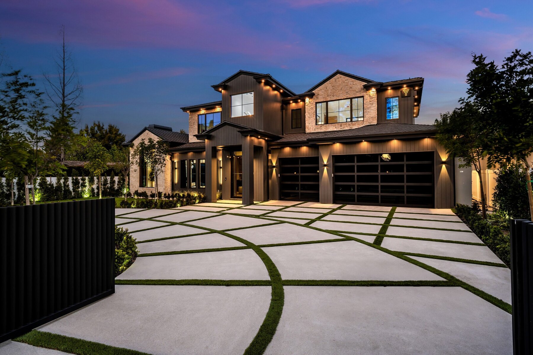 Modern Luxury House At Dusk 2025 02 10 06 40 31 Utc Scaled