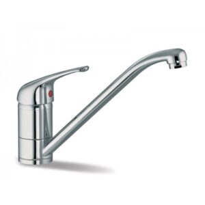 Ελβετικός νεροχύτης με βρύση και φίλτρο, ανθεκτικό και εργονομικό.