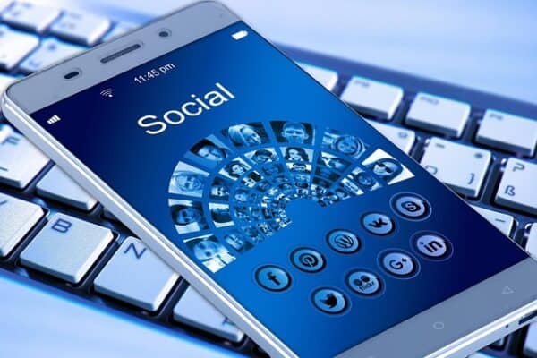 Diseño de Piezas Gráficas Para Redes Sociales