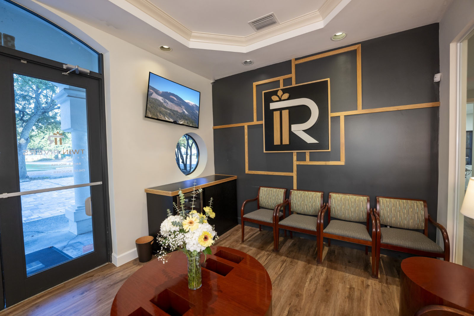 The waiting room at Twin Rivers Periodontics