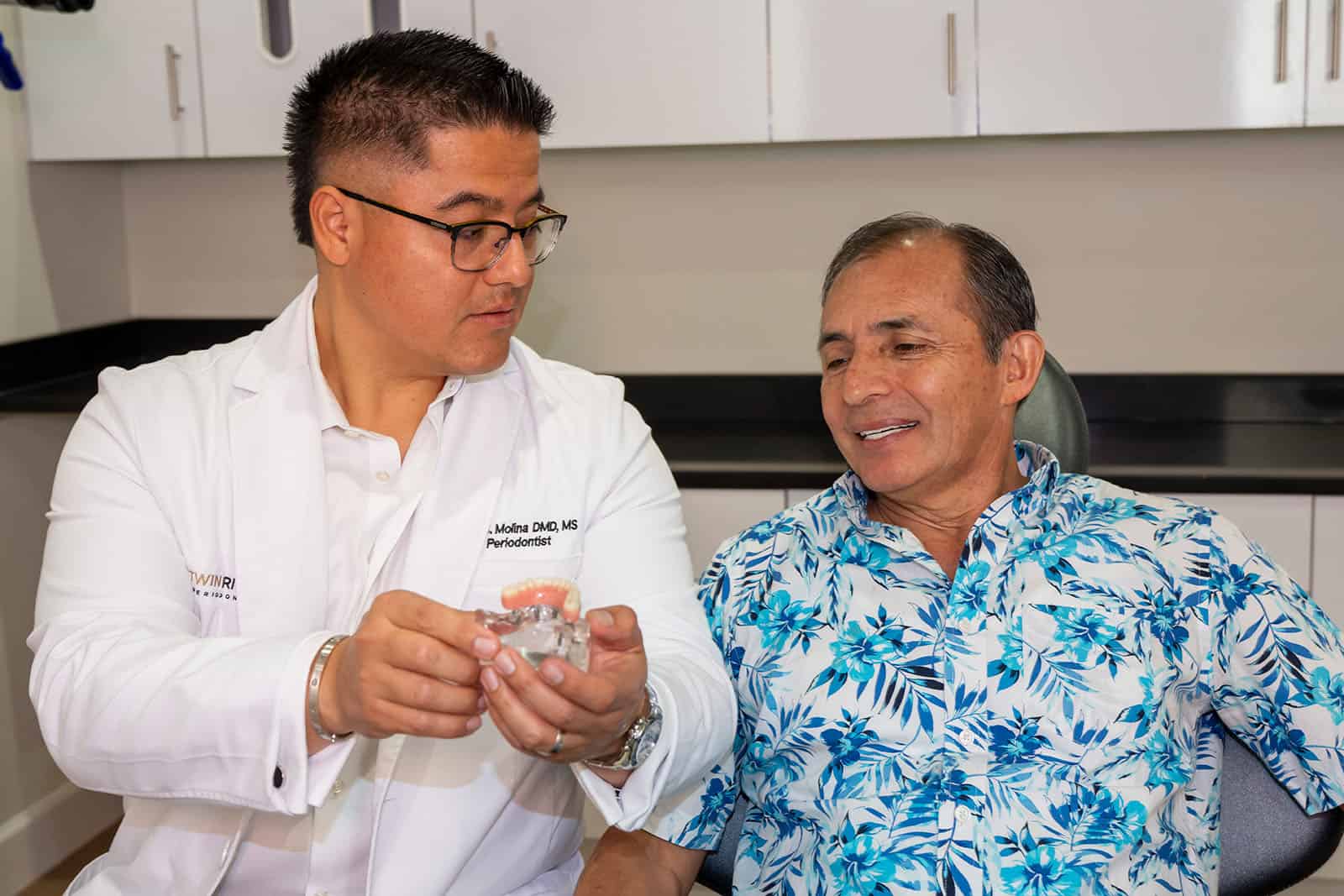 A patient explains to Dr. Molina during a consultation