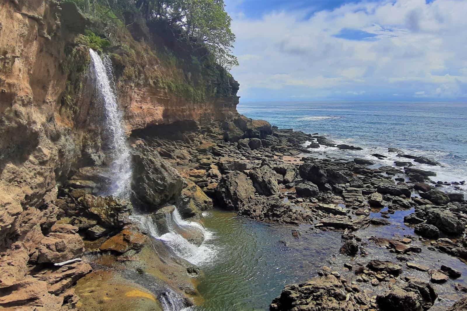 Cocalito: una catarata con vista al mar