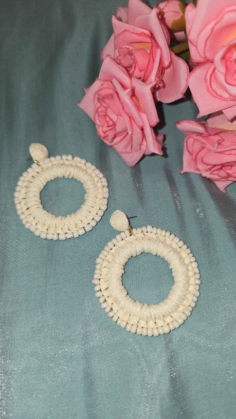 Pendiente rafia aro blanco roto