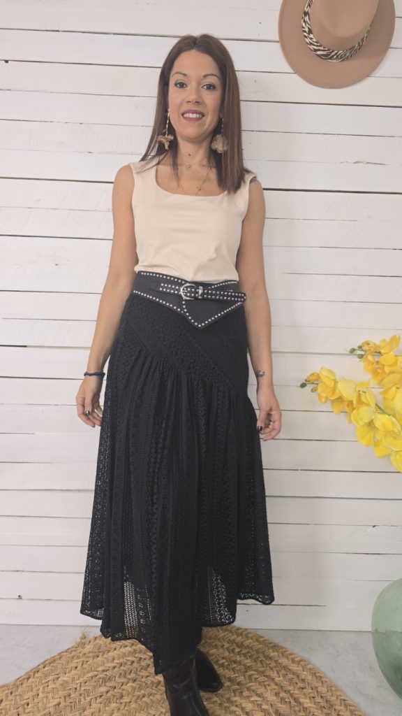 Falda encaje negro
