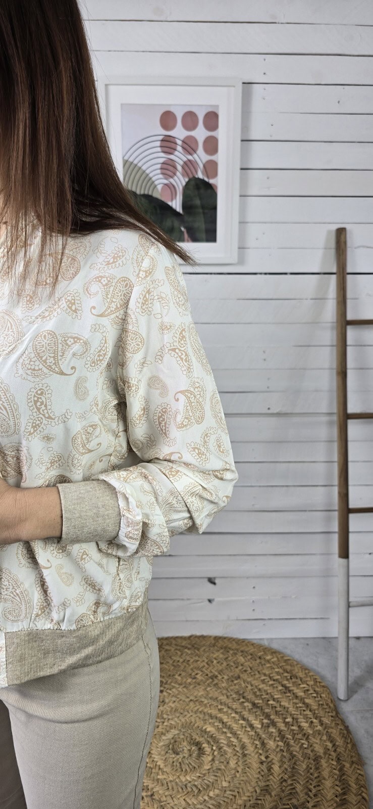 Bomber tela chashi beige - Imagen 4