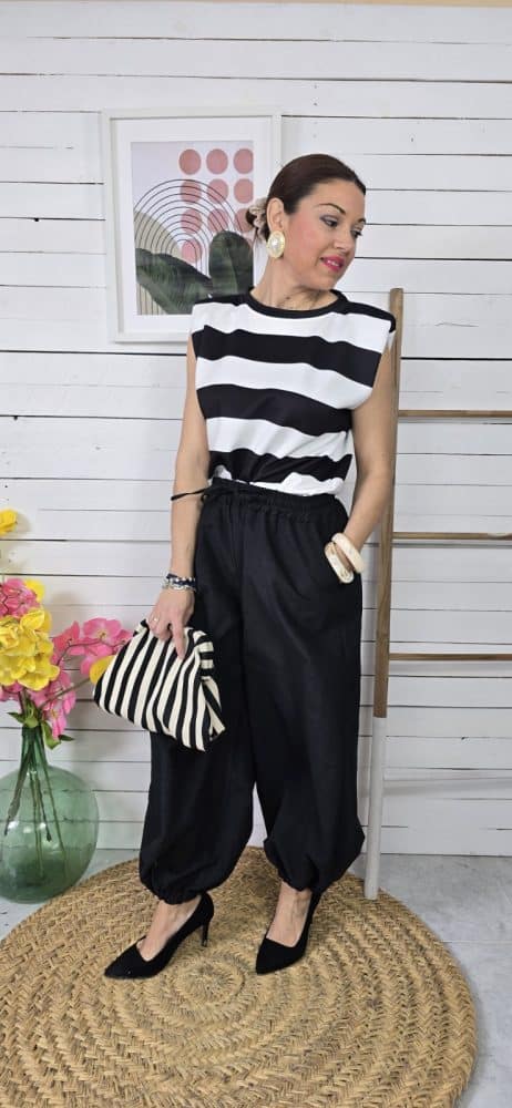 Camiseta hombreras raya negro