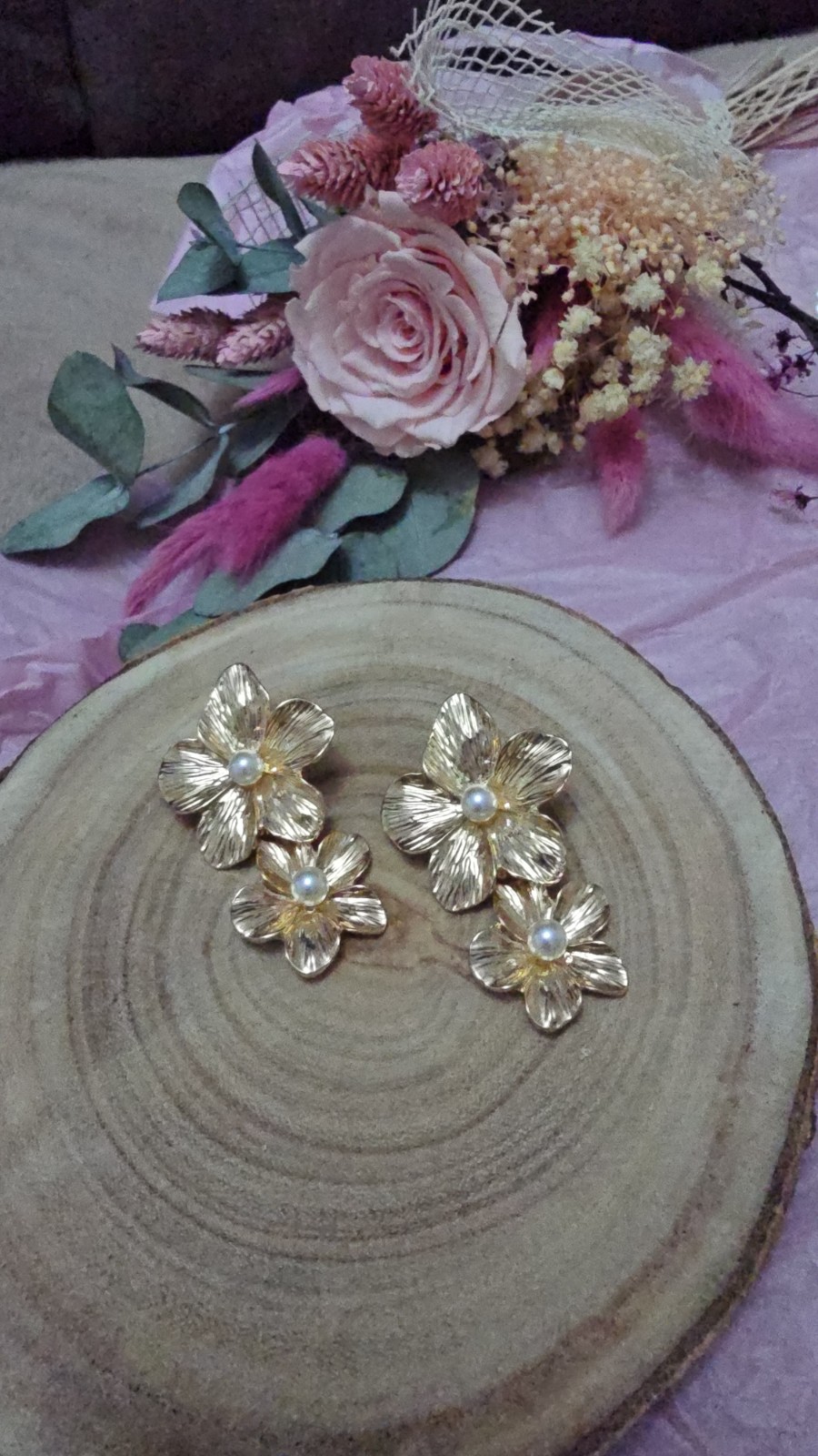 Pendiente doble flor dorado