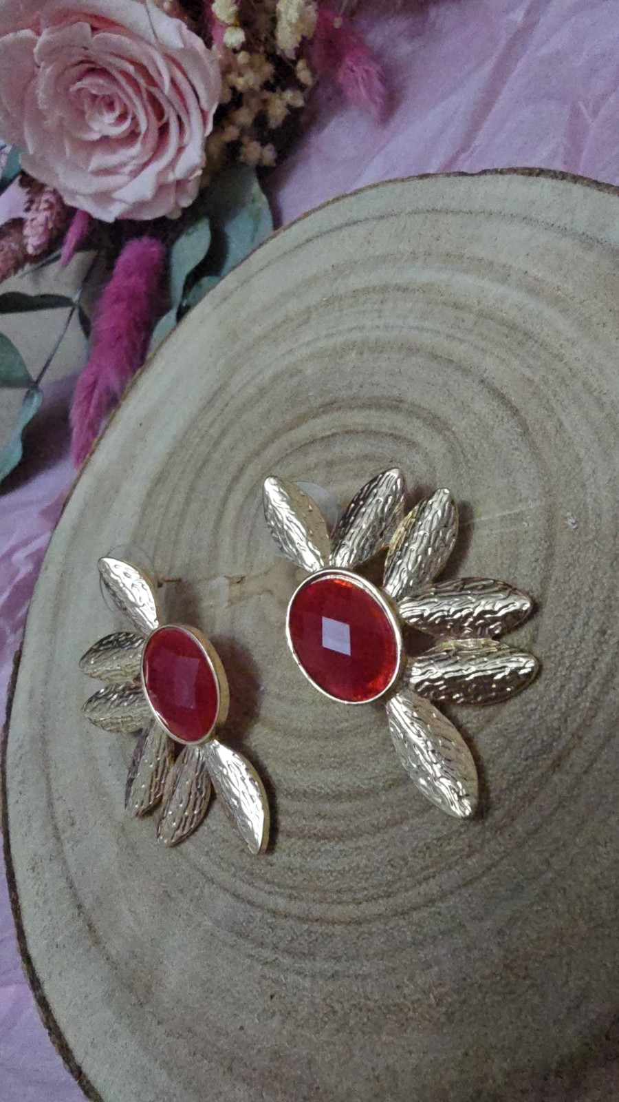 Pendiente flor piedra burdeos