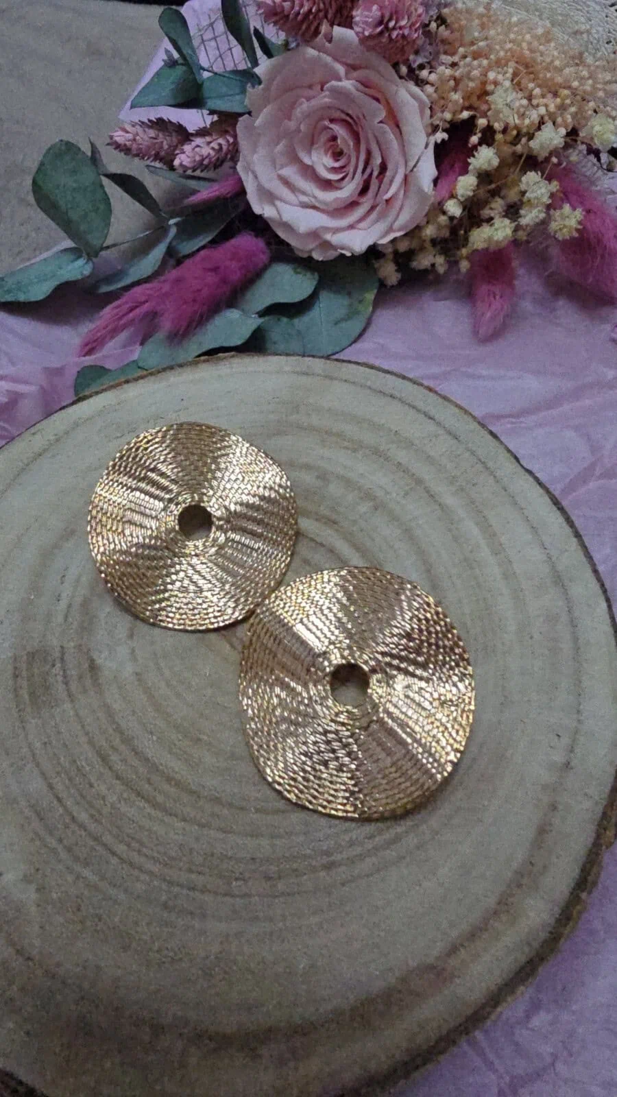 Pendiente circulo dorado