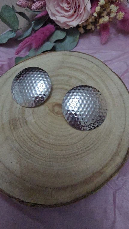 Pendiente redondo plateado