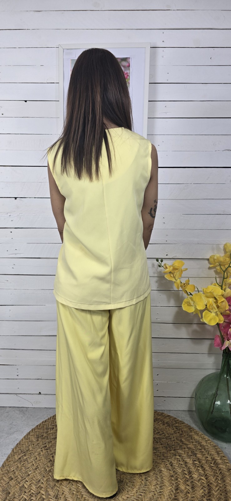 chaleco cruzado liso amarillo - Imagen 4
