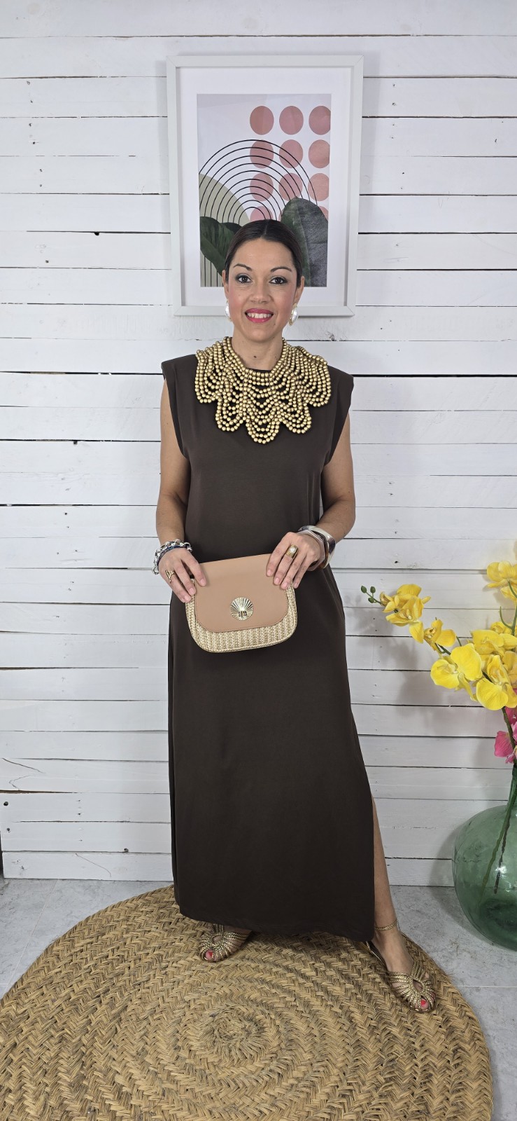 Vestido hombreras liso choco