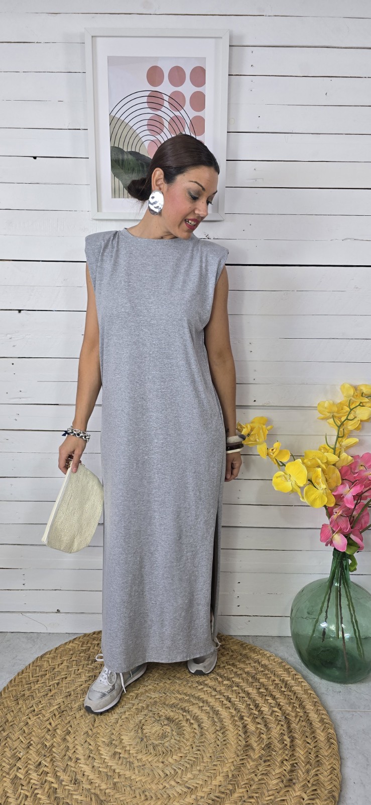 Vestido hombreras liso gris