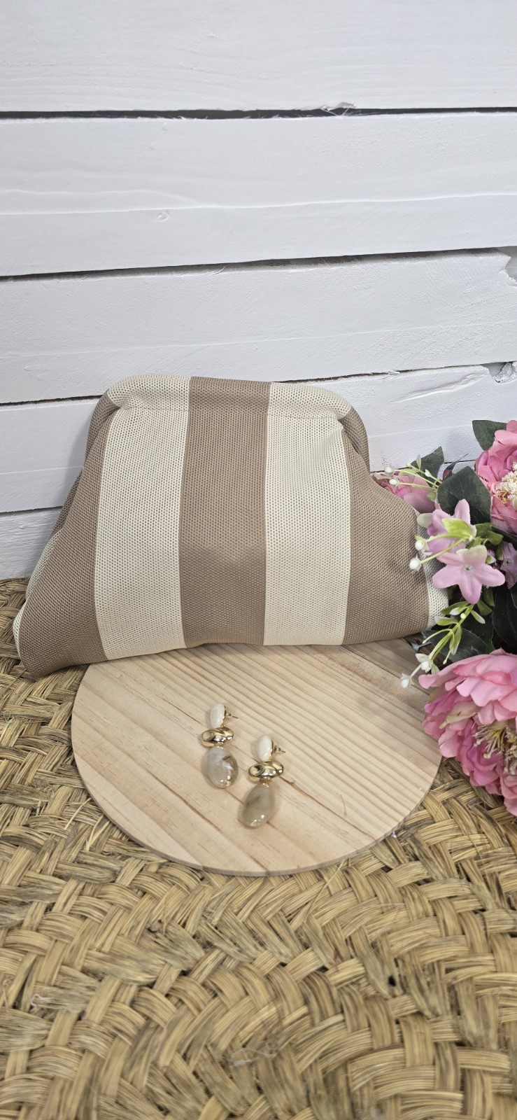 bolso cluch aurea rayas beige y taupe