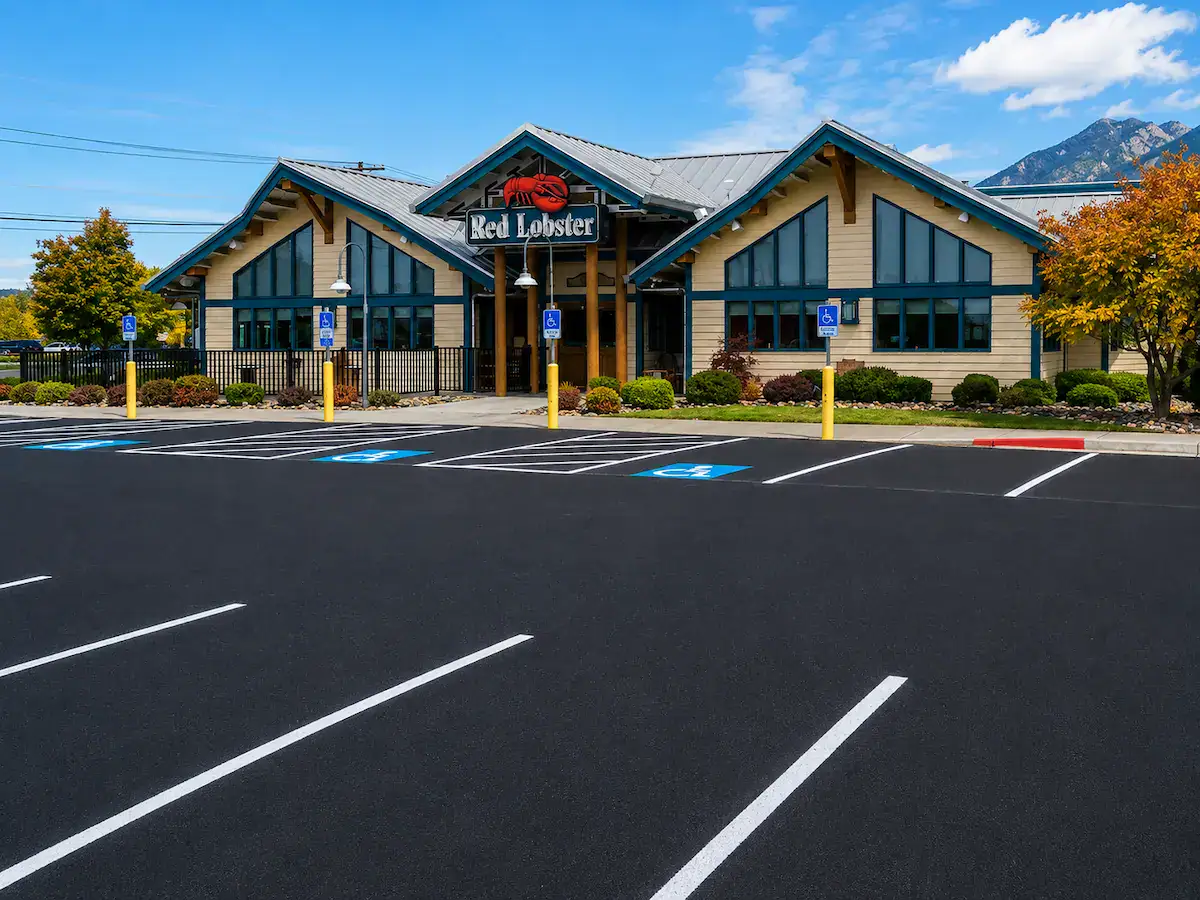 Restaurant parking lot striping in Utah with fresh asphalt pavement markings