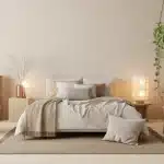 Salon bohème scandinave cocooning avec matières naturelles et textiles