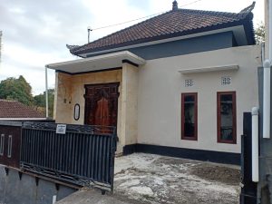 Rumah minimalis 3 kamar tidur di Sanggulan Tabanan, cocok untuk keluarga kecil dengan desain modern.