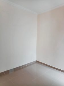 Interior ruang kosong rumah 2 kamar tidur di Tabanan, cocok untuk hunian keluarga.