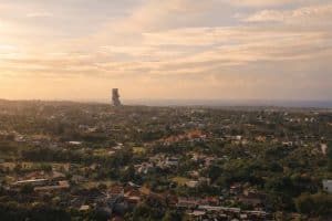 Sunset indah dari rooftop villa modern di Nusa Dua dengan pemandangan GWK dan lautan luas.