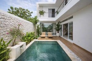 Villa tropis modern di Nusa Dua dengan kolam renang pribadi dan pemandangan sunset yang menakjubkan.