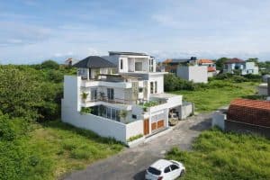 Villa tropis modern di Nusa Dua dengan pemandangan rooftop GWK dan matahari terbenam yang menakjubka.