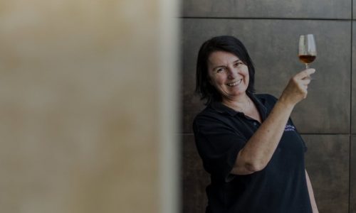 Moscatel, vinha de patamares neolíticos, na Quinta do Anjo, destacando-se pelo seu património cultural e enoturismo, com destaque para a produção de vinhos tradicionais de qualidade.