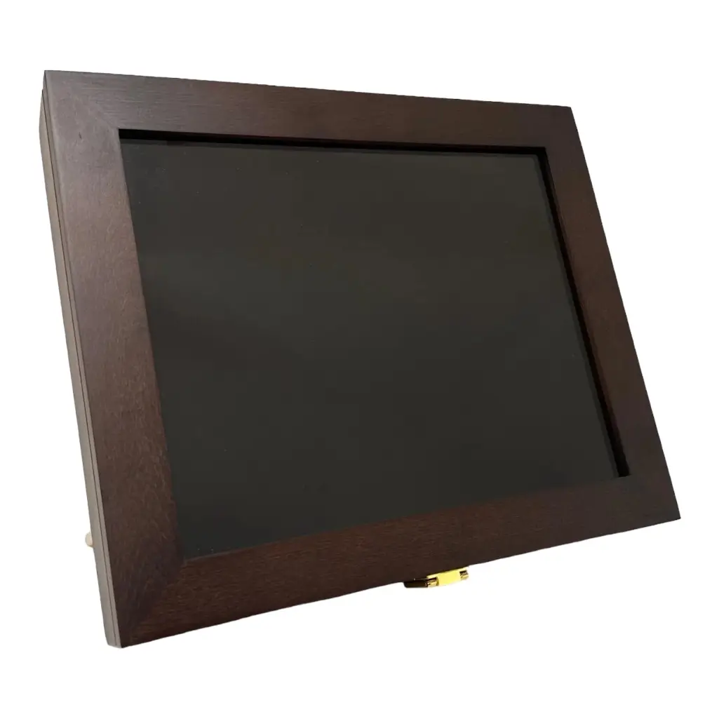 Shadowbox Mike bruin staand