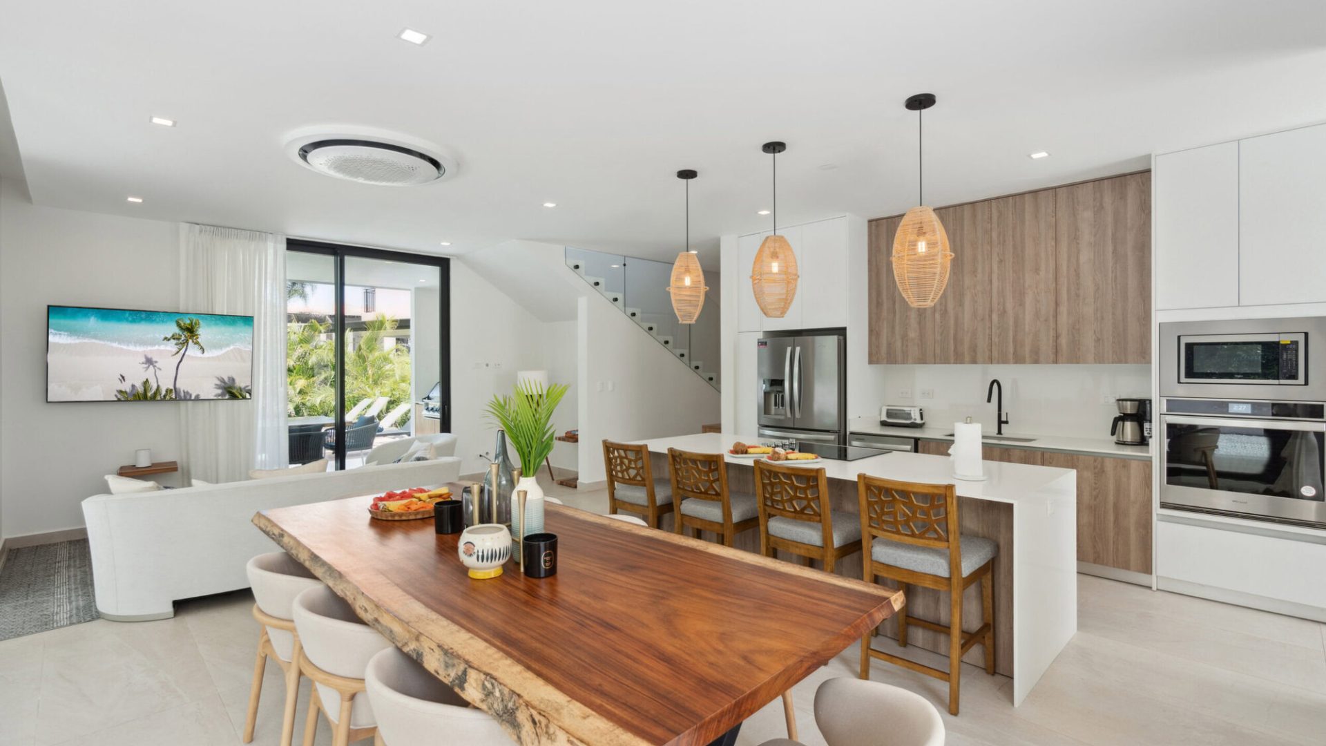 Bright modern open-plan kitchen and dining area with tropical decor at Vida Pinilla.
