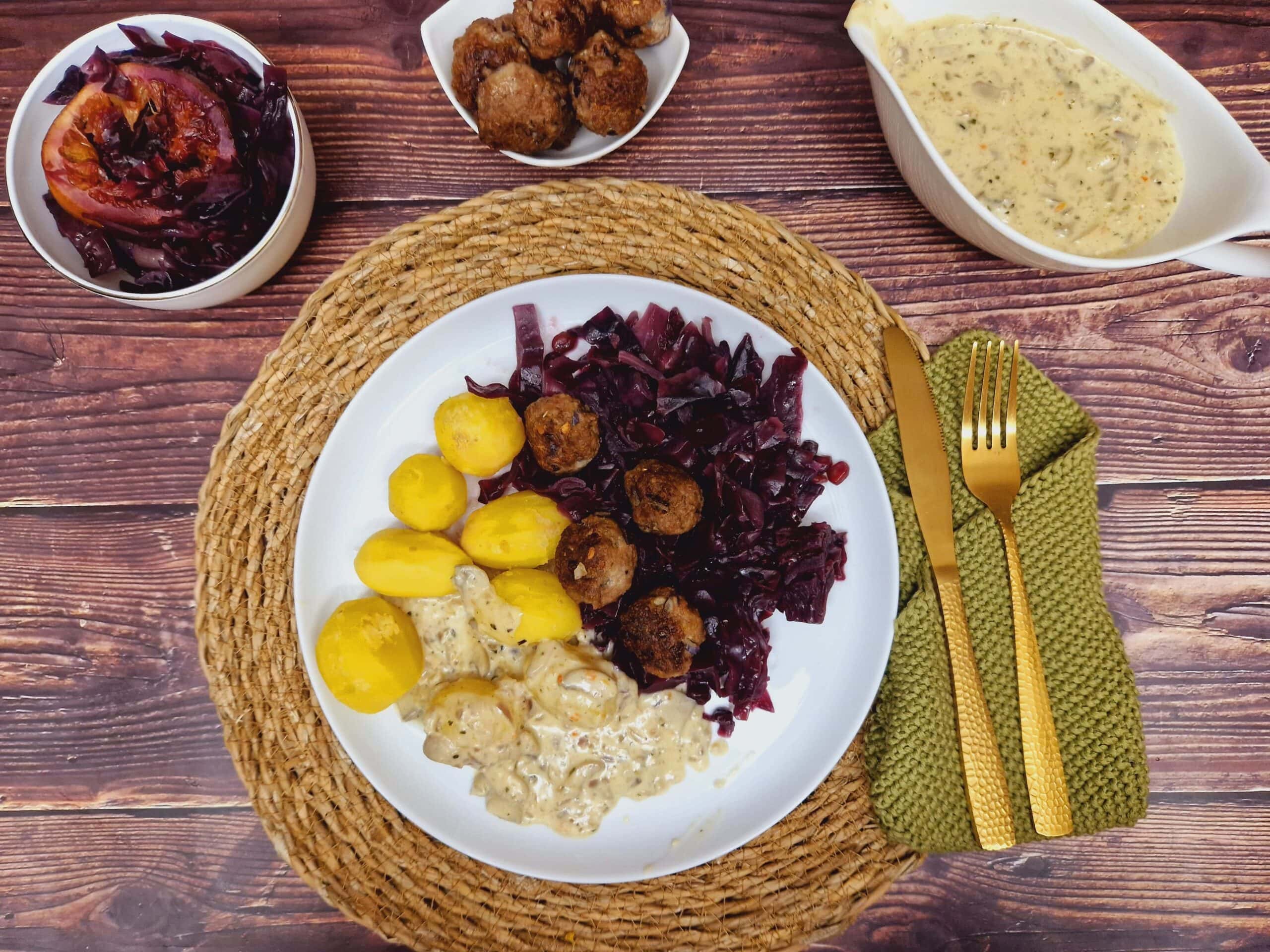 Frikadellen mit Rotkohl