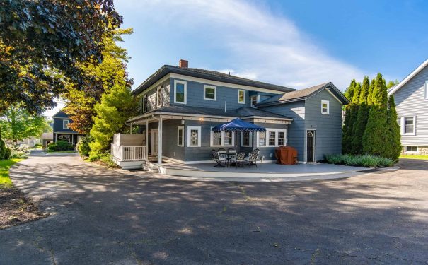 A welcoming Bemus Point NY home that looks perfect for relaxing and enjoying time with friends or family.