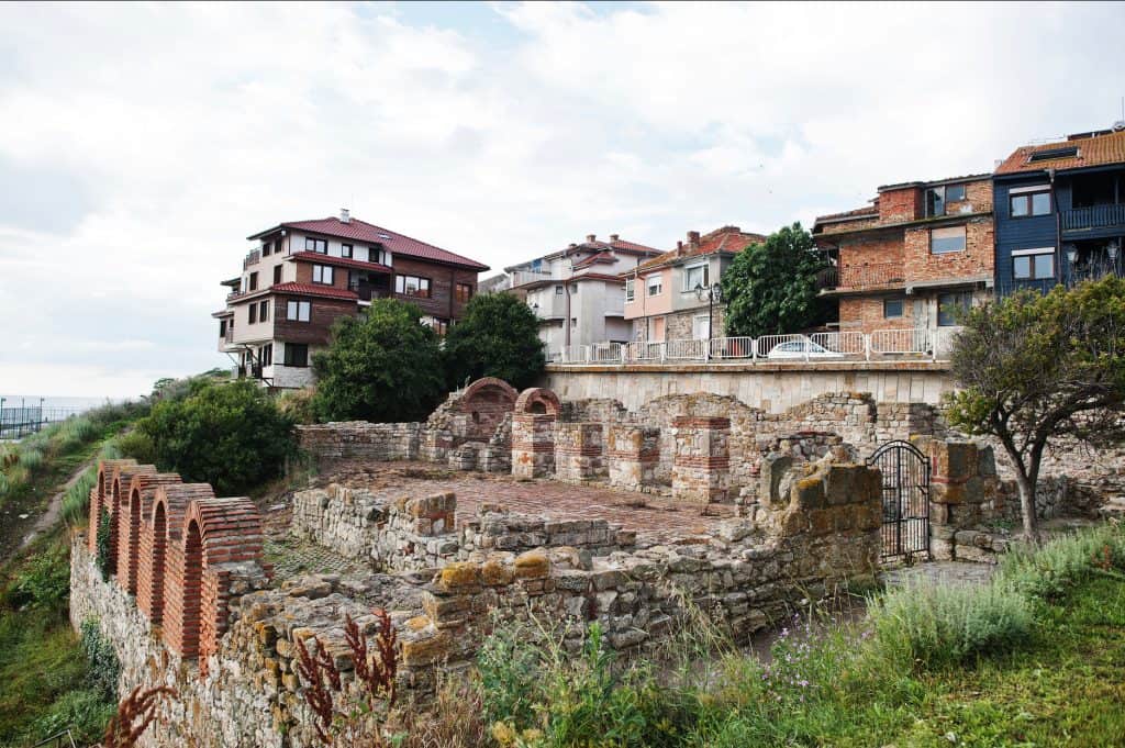 Ancient ruins and traditional houses in a Bulgarian coastal town – the history of Bulgarian cities