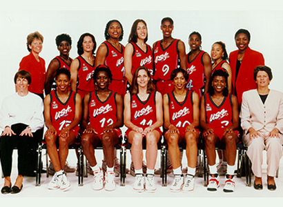 A group of women's basketball hall of fame members posing for a photo. A group of women's basketball hall of fame members posing for a photo.