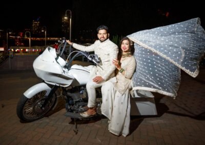 cinecrown-indian-wedding-photo-couple-old-sac-motocycle