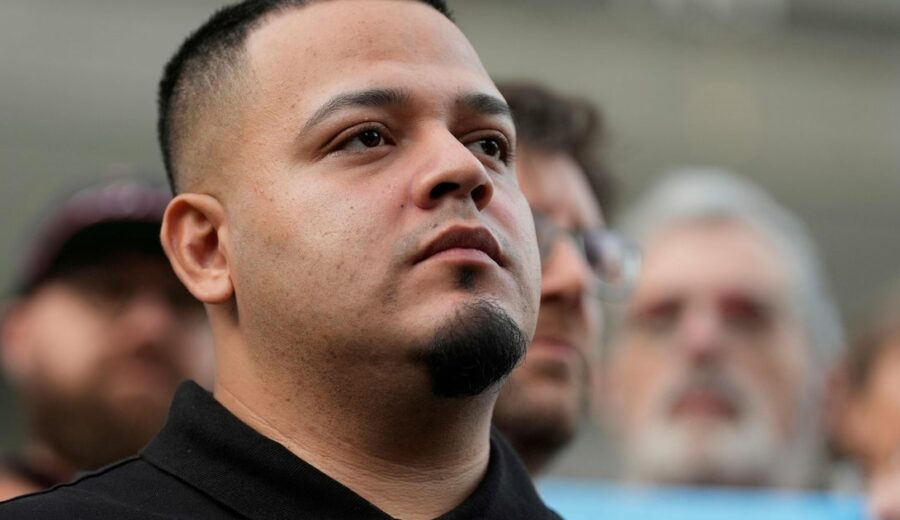 Judge Tosses Charges Against Deported Salvadoran Man
