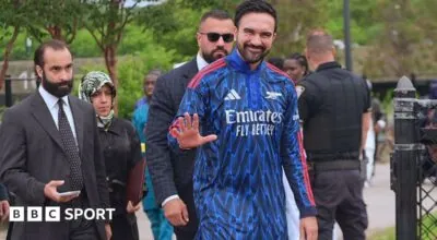 NYC Mayor Shows Off Arsenal Pride
