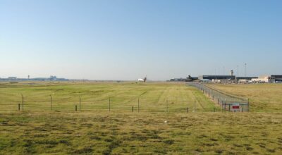 Boeing 777 Makes Shockingly Low Pass Over Texas Airfield