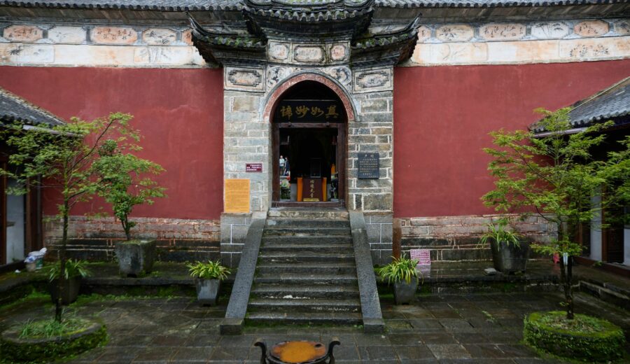 Monks Help Young Koreans Find Love Amid Low Birth Rates