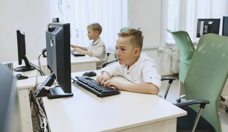 LA Schools Limit Screen Time