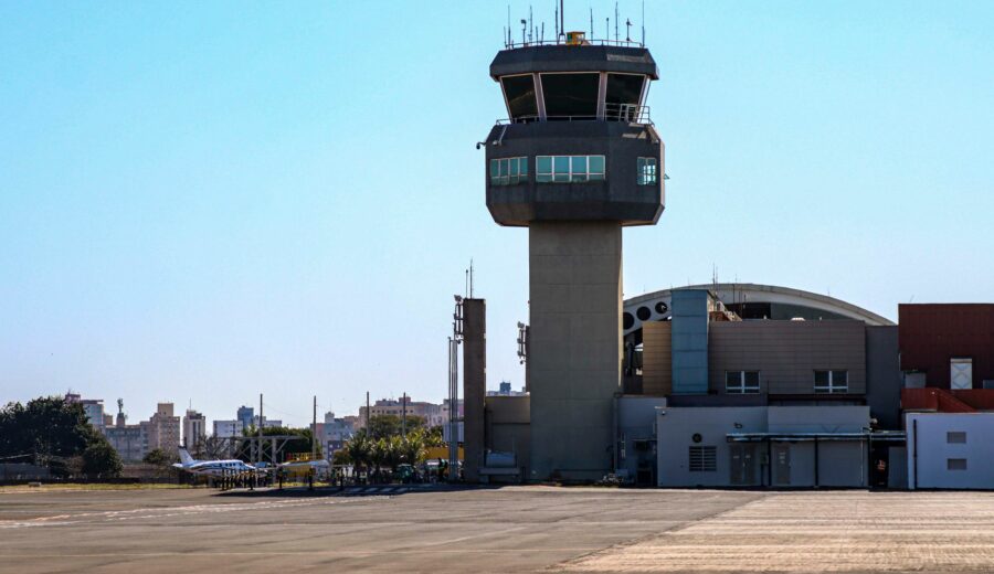 US Hires 2000 Gamers as Air Traffic Controllers