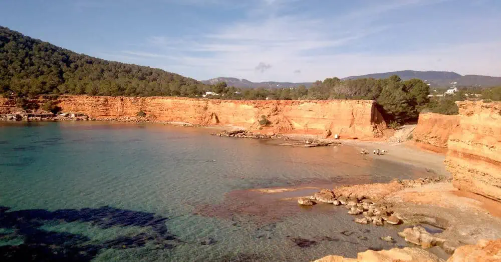 Playas donde darte baños de barro en Ibiza