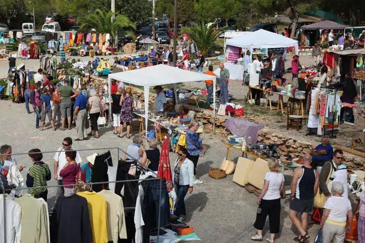 Mercadillo de cala Llenya