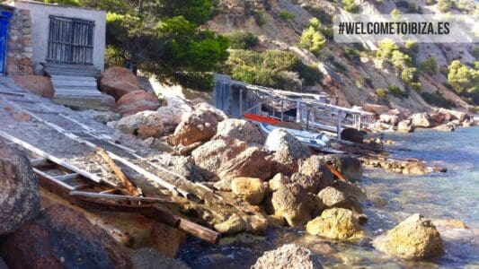 Cala Es Cubells
