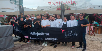 Clandestinos en The Beach, Unexpected