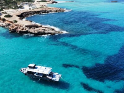 Excursión en barco: crucero VIP al atardecer