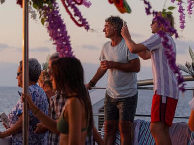 Excursión en barco: crucero VIP al atardecer