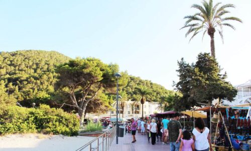 Mercadillo hippie de Cala Llonga
