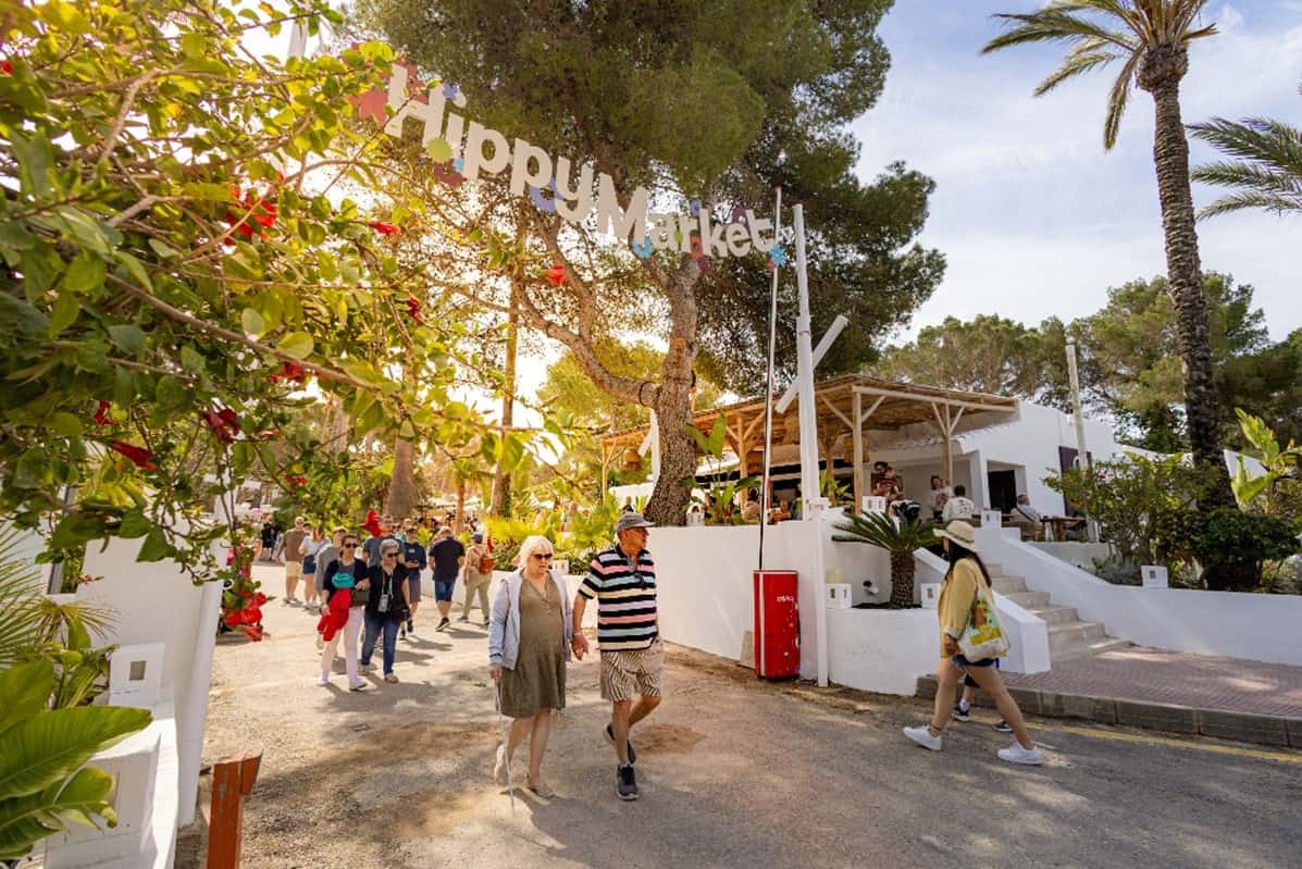 Ambiente, gastronomía y la mejor artesanía en el cierre de Hippy Market Punta Arabí